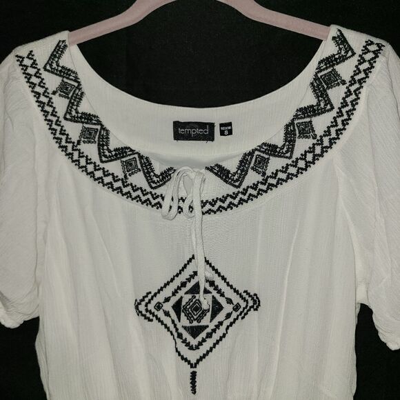 Tempted White Embroidered Dress Size S - Picture 2 of 11